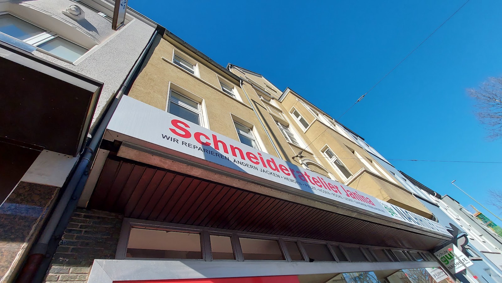 Schaufenster und Fassade von Schneideratelier Janina in Essen-Frohnhausen